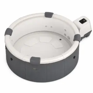 MSpa Tuscany F-TU062W – vista angolare con unità di controllo su sfondo bianco