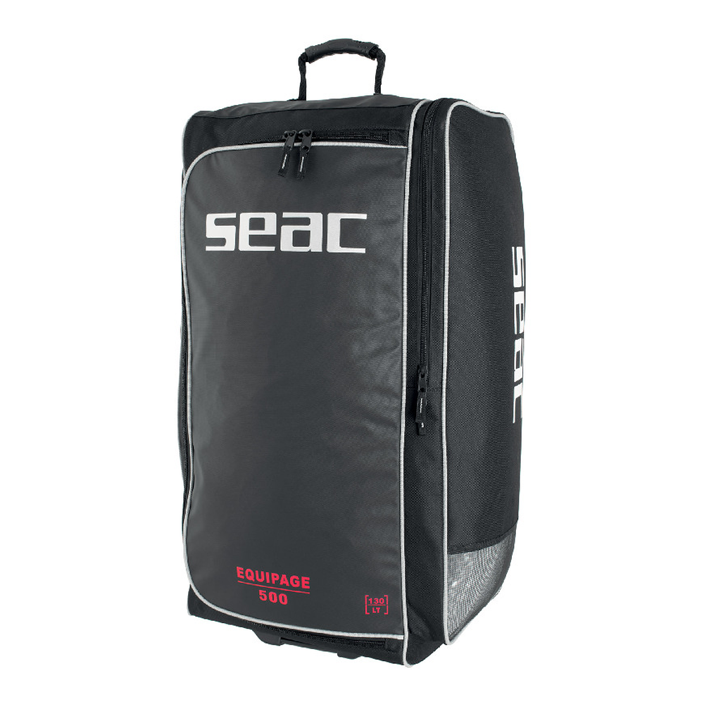 SEAC Equipage 500 su sfondo bianco