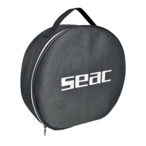 SEAC Mate Reg su sfondo bianco