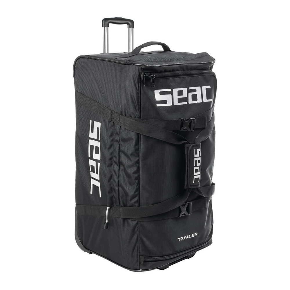 SEAC Trailer su sfondo bianco